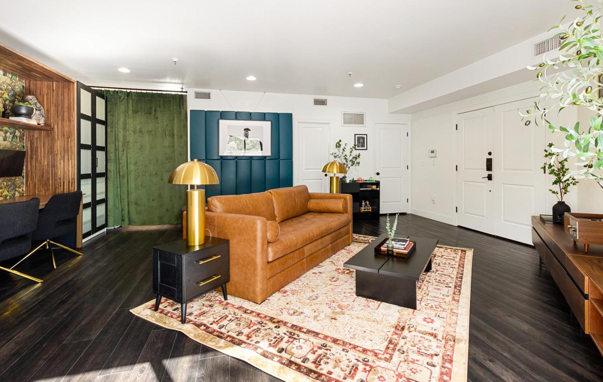 Chic 3br Escape Steps From Old Town Bars Free Parking Apartment