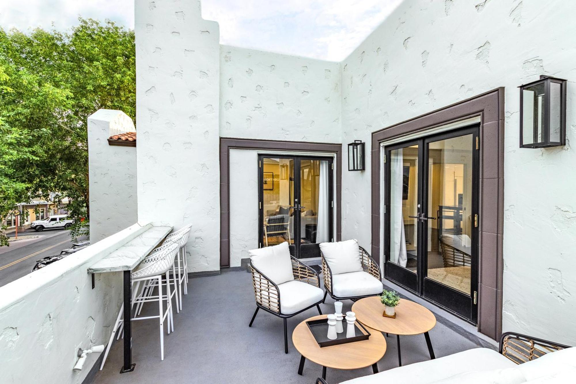 Chic 3br Escape Steps From Old Town Bars Free Parking *