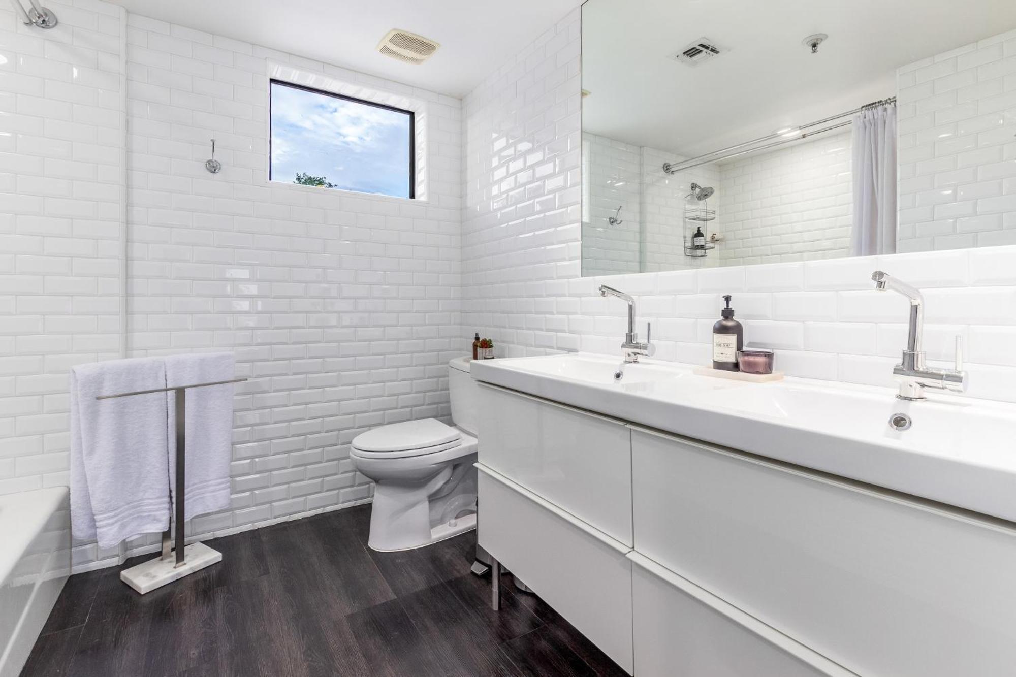 Chic 3br Escape Steps From Old Town Bars Free Parking Apartment *