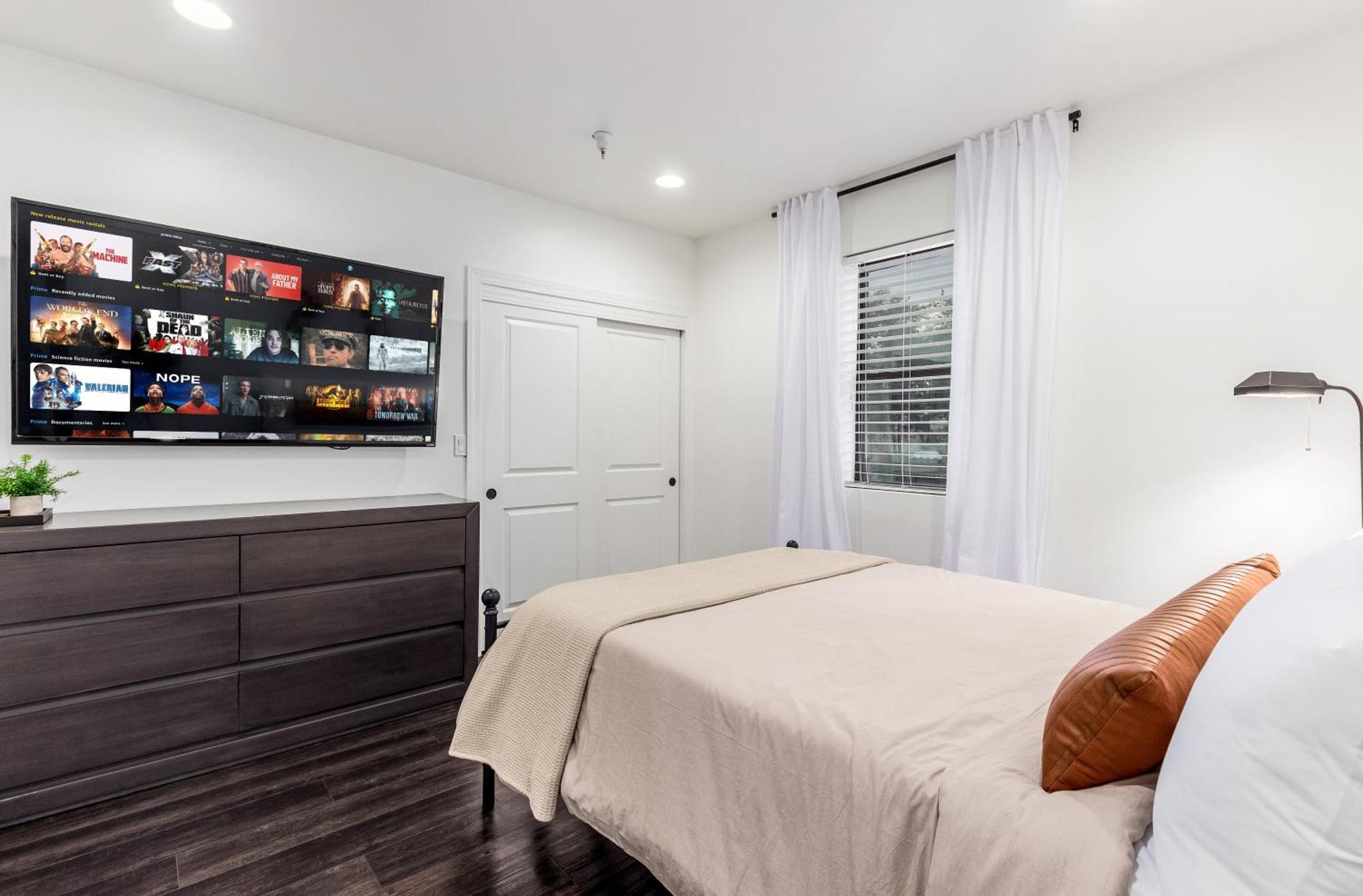 Chic 3br Escape Steps From Old Town Bars Free Parking Apartment Scottsdale