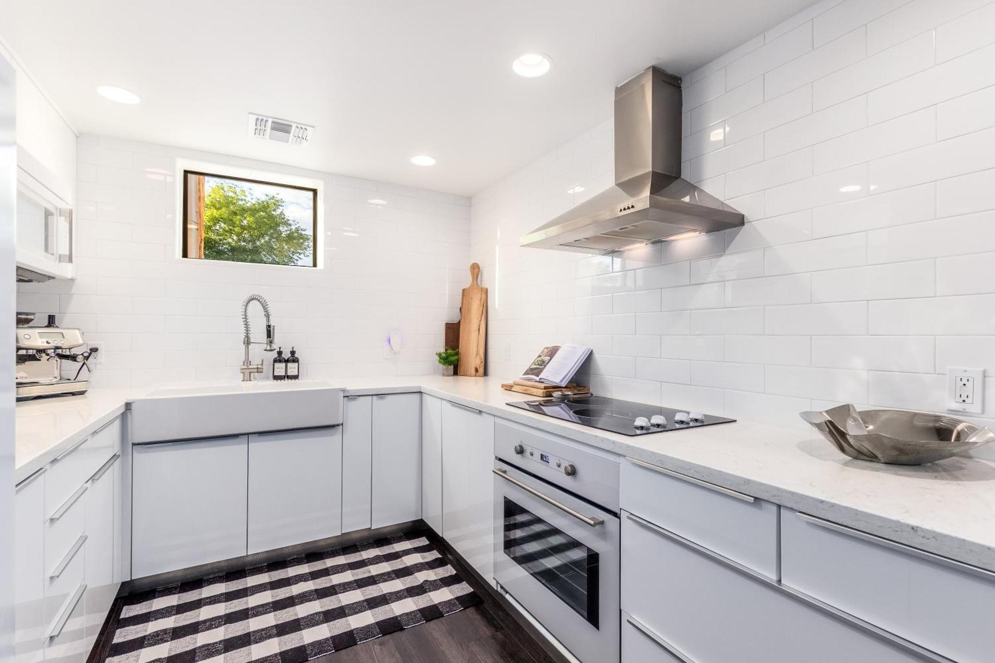 Chic 3br Escape Steps From Old Town Bars Free Parking Apartment Scottsdale