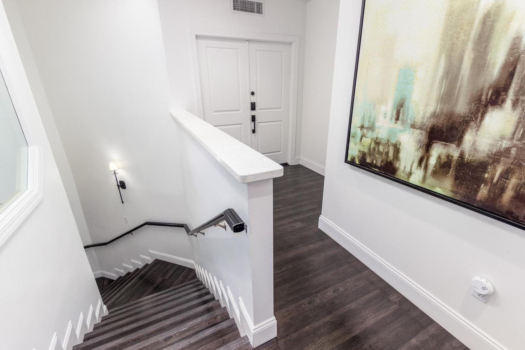 Apartment Chic 3br Escape Steps From Old Town Bars Free Parking *