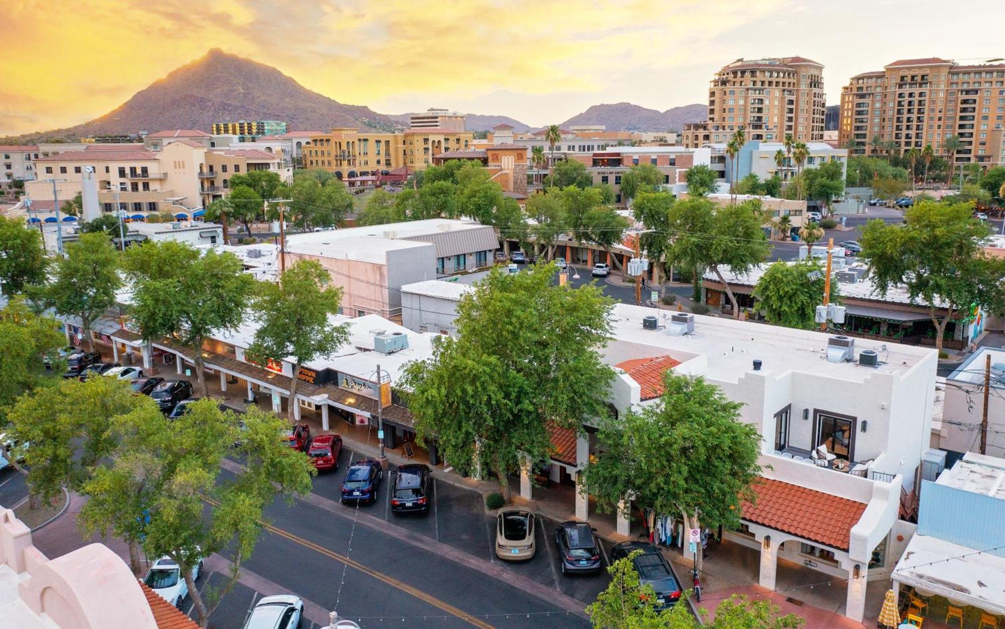 Chic 3br Escape Steps From Old Town Bars Free Parking * Scottsdale